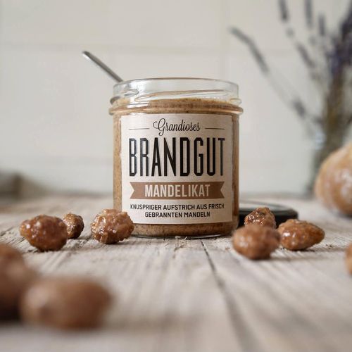 Brandgut Mandelikat - Knuspriger Aufstrich aus frisch gebrannten Mandeln © Brandgut Brandgut Mandelikat - Knuspriger Aufstrich aus frisch gebrannten Mandeln von Brandgut