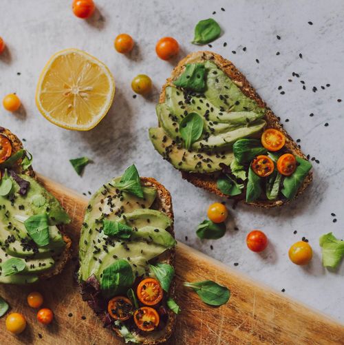 Avocadobrote von Gaby Yerden on Unsplash