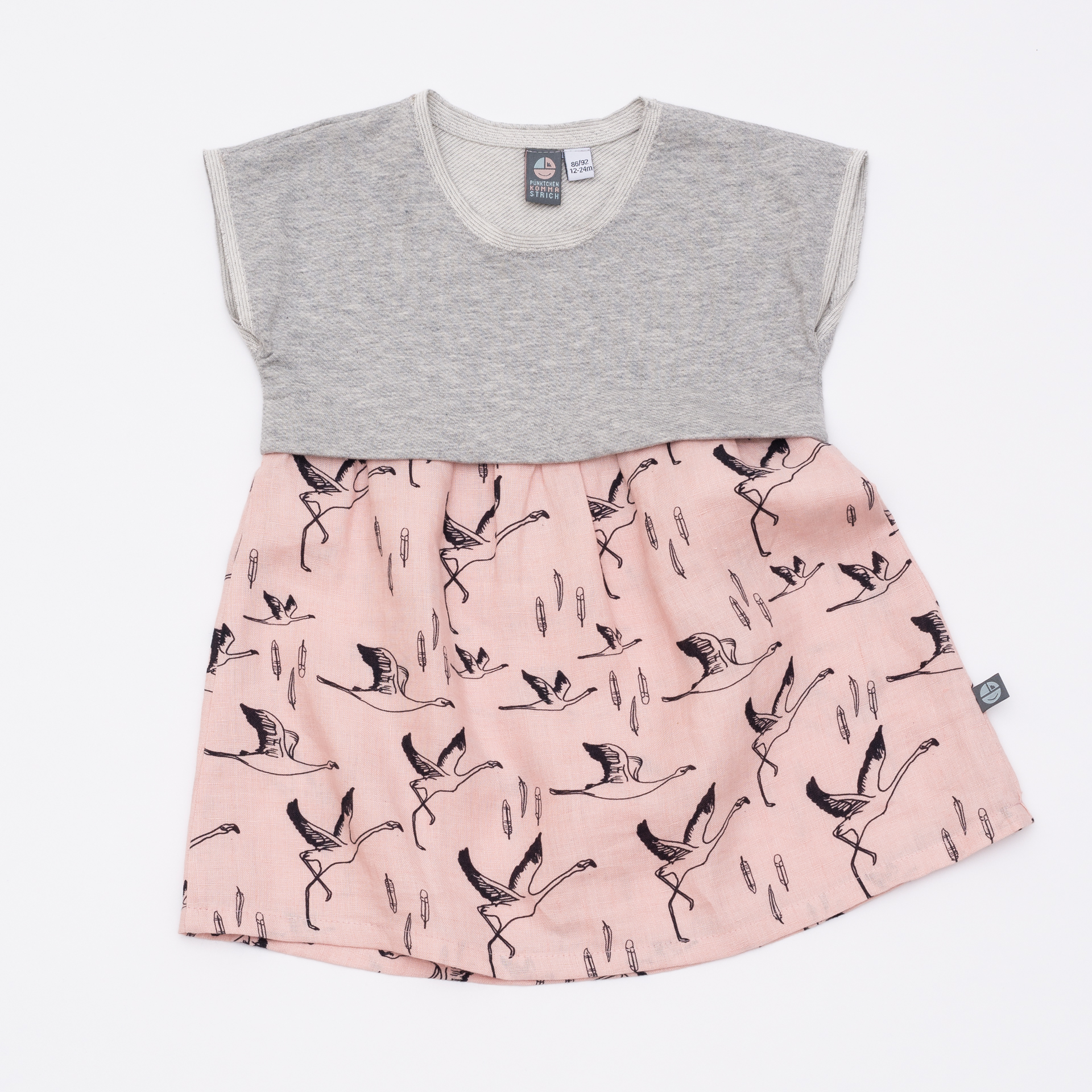 Rosa Leinenkleid mit Flamingo-Motiv von Pünktchen Komma Strich