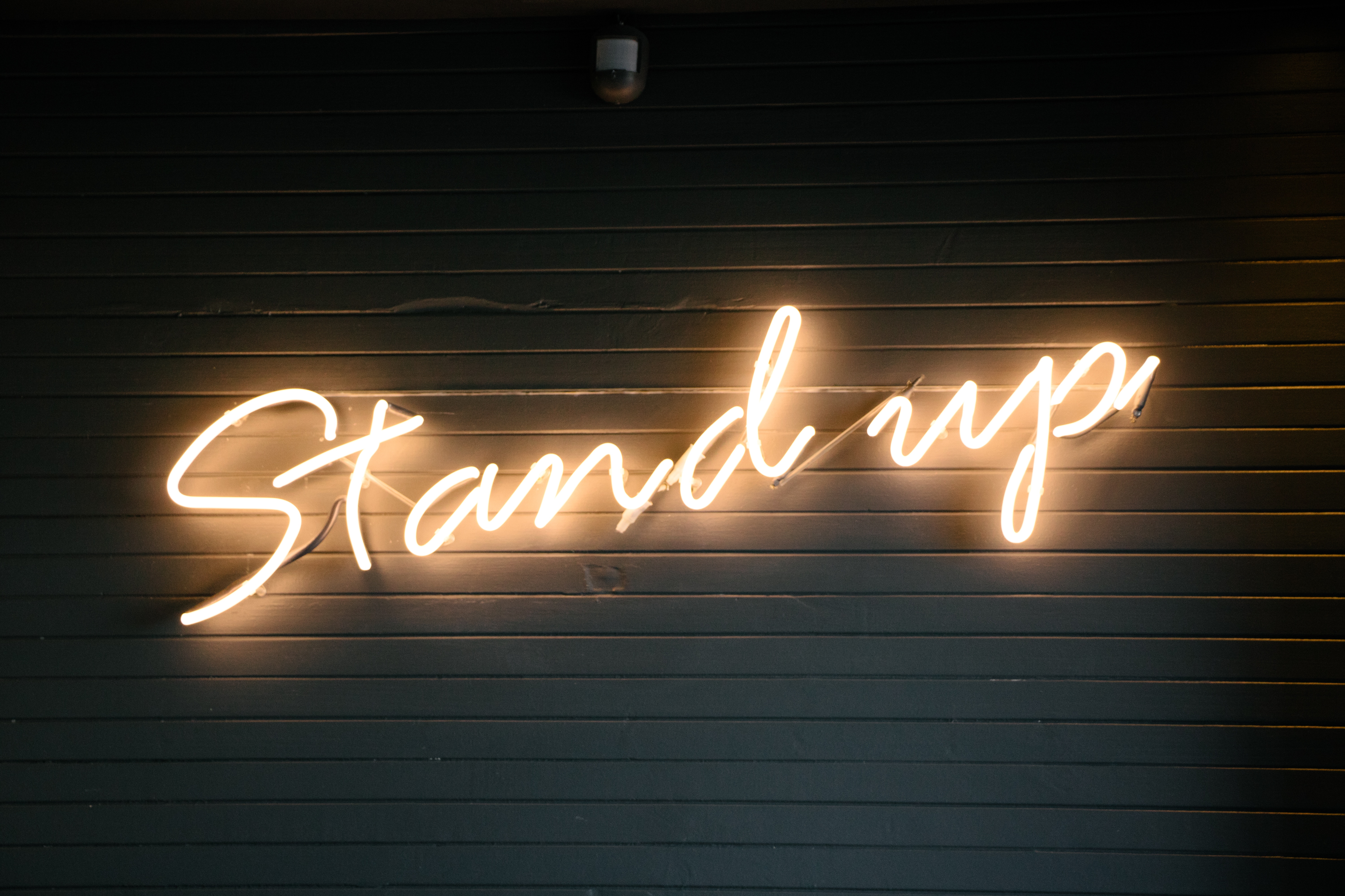 Stand up Schriftzug © Lois Smit on Unsplash