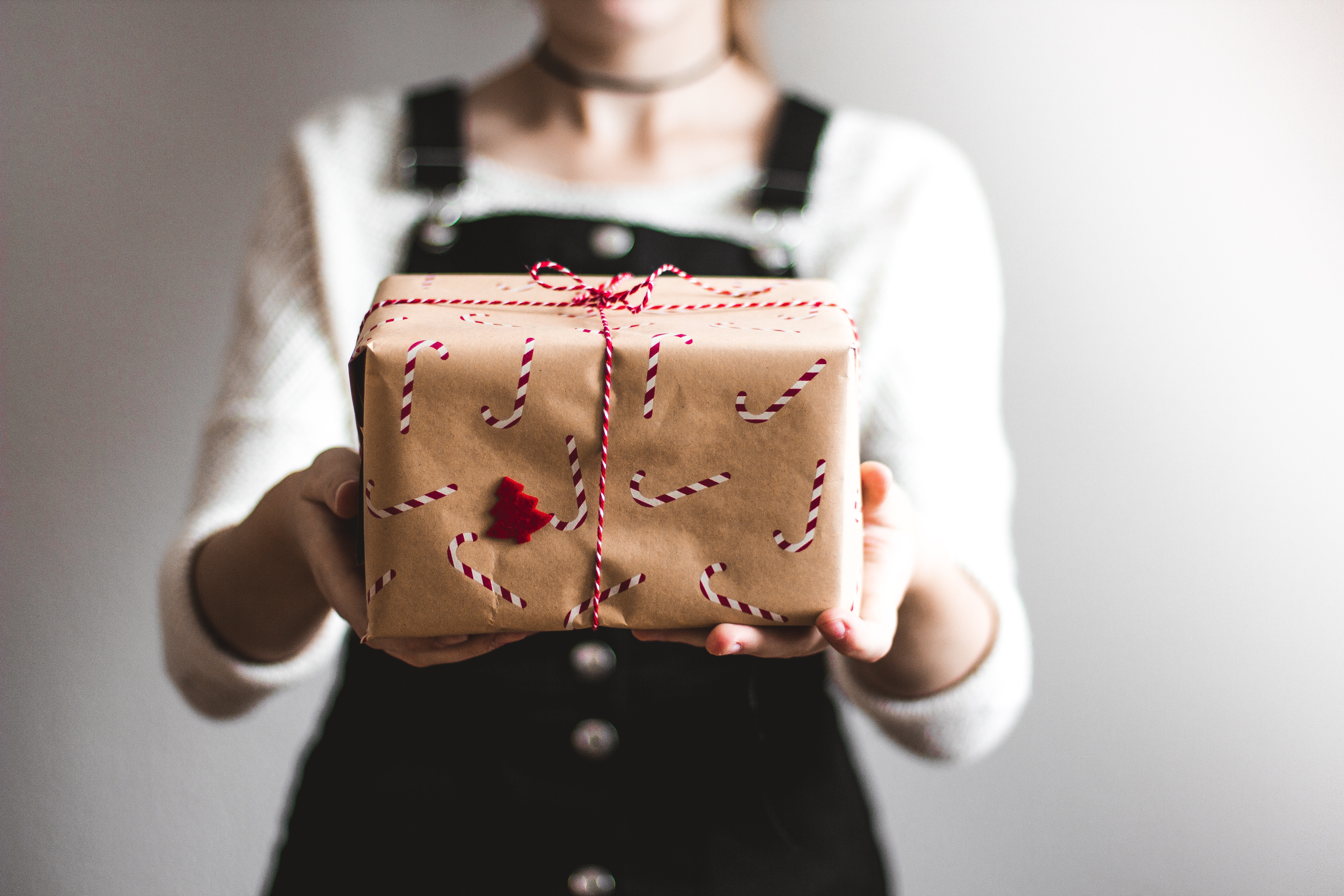 Weihnachtspäckchen © Kira auf der Heide on Unsplash