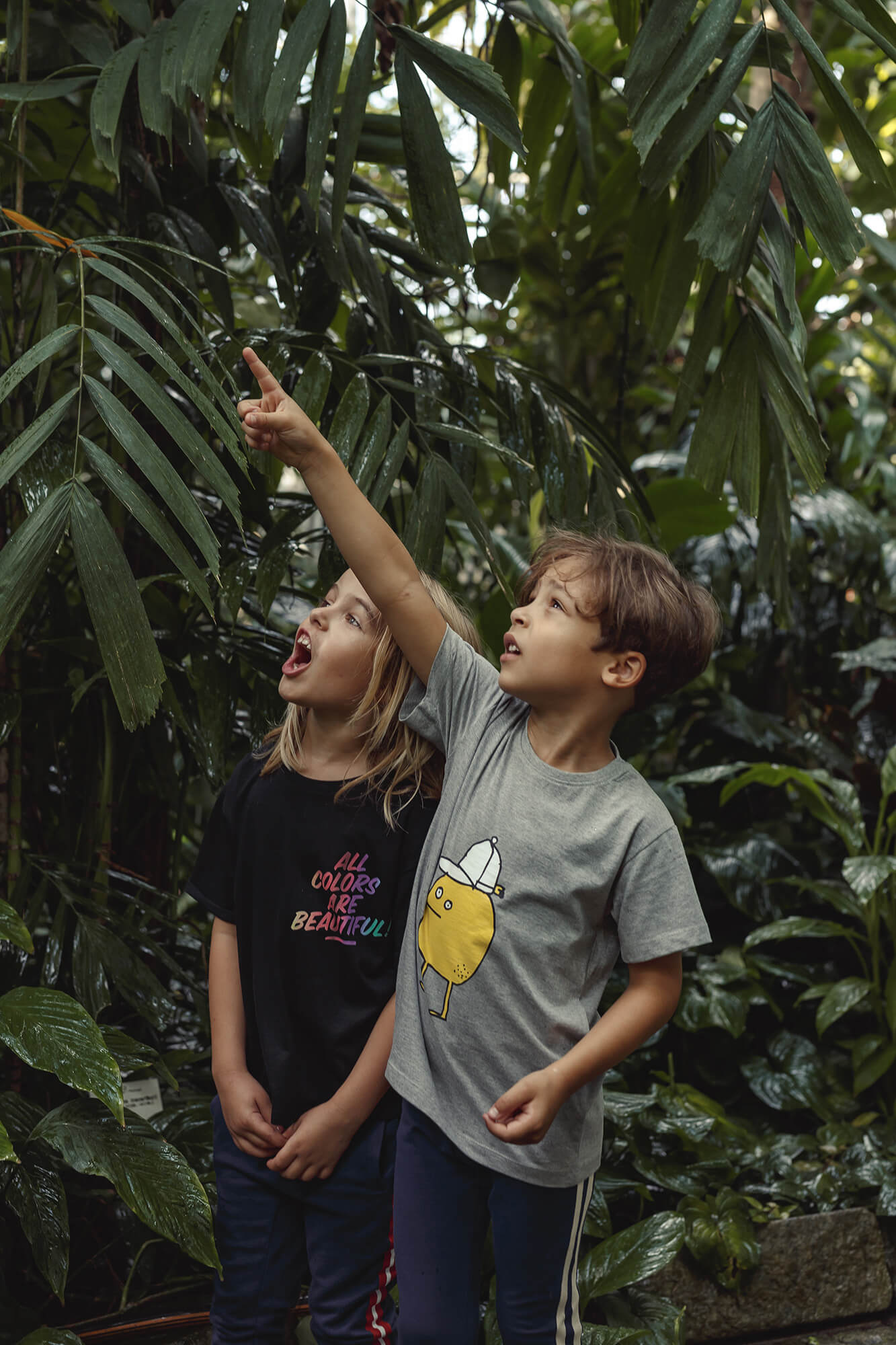 Kids 'All colors are beautiful' Relaxed T-Shirt & Kids Zitrone Tee von Manitober