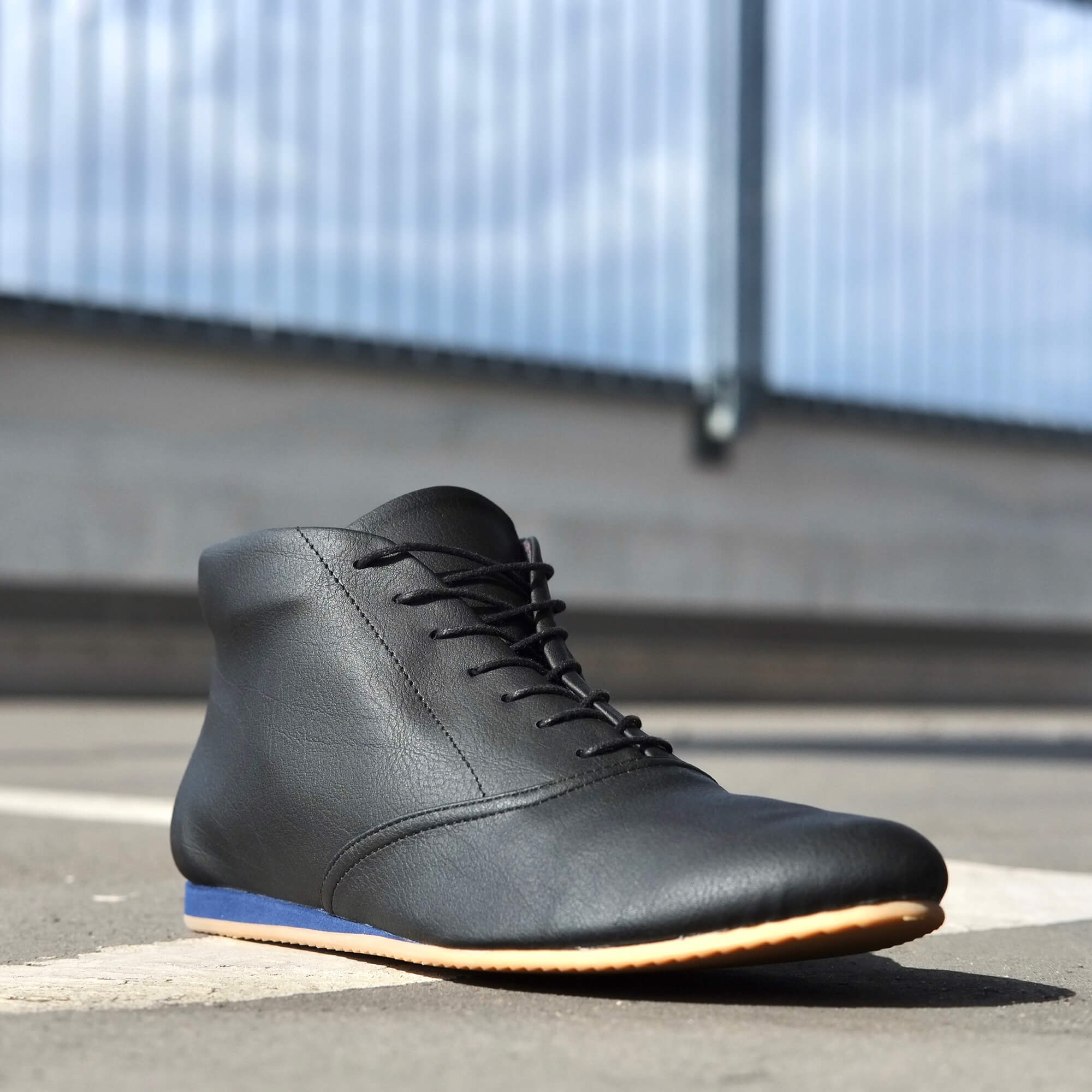 ’85V Black / Blue Sneaker Stiefelette von SORBAS Shoes