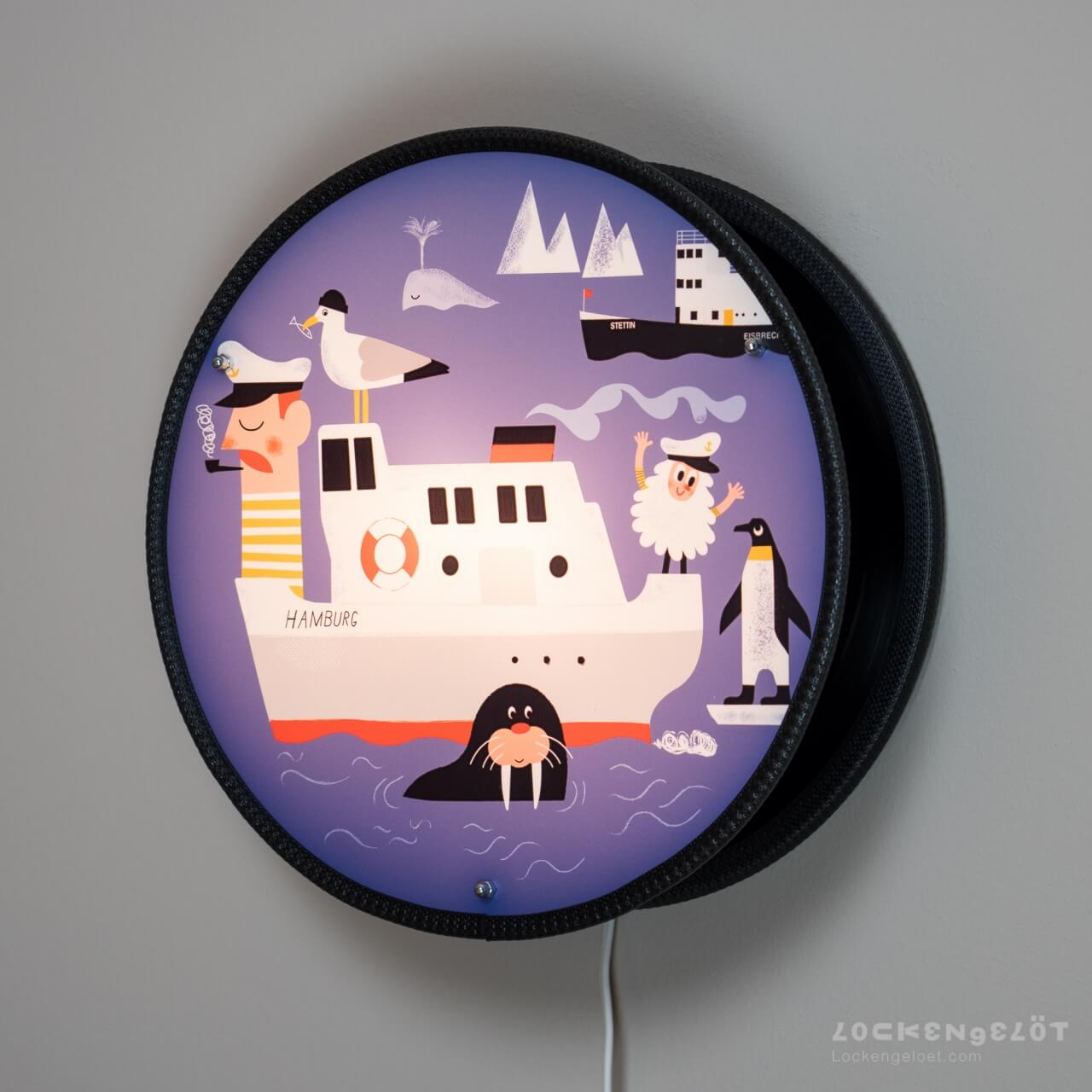 Vinyl-O-Plex "Mit Jan & Jörn auf großer Fahrt" - Design: Jan Kruse (Human Empire Studio) - Wandleuchte aus Schallplatten von Lockengelöt