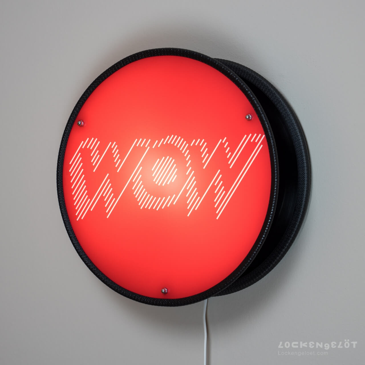 Vinyl-O-Plex "WOW" - Design: Simone Schabenberger - Wandleuchte aus Schallplatten von Lockengelöt