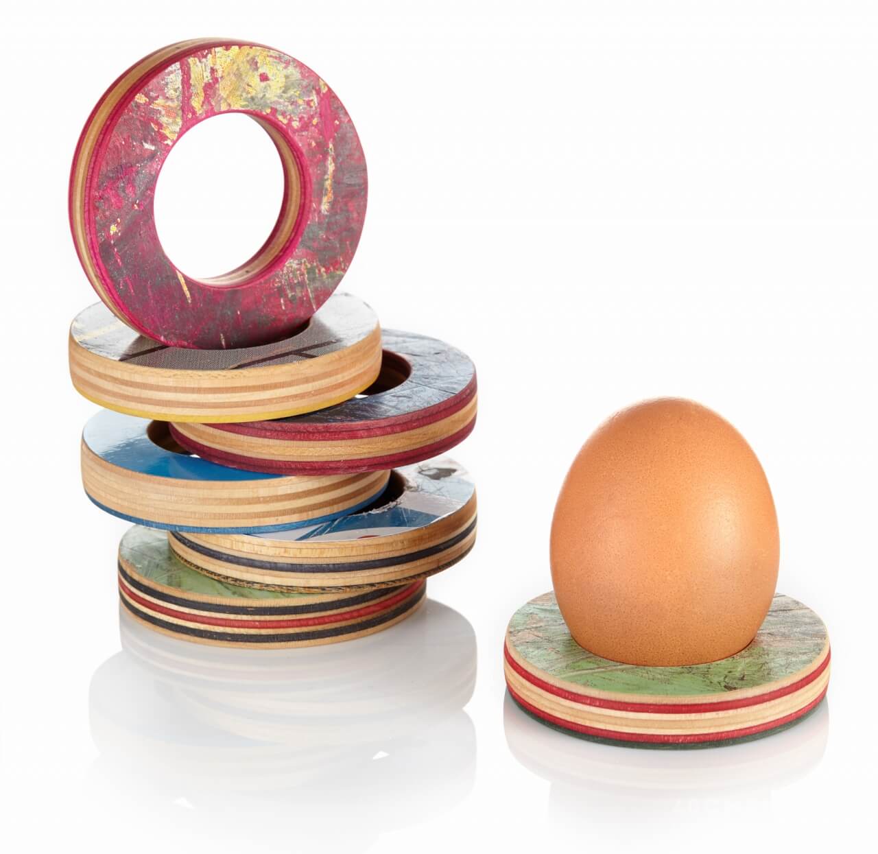 Eierbecher aus recycelten Skateboards von Lockengelöt
