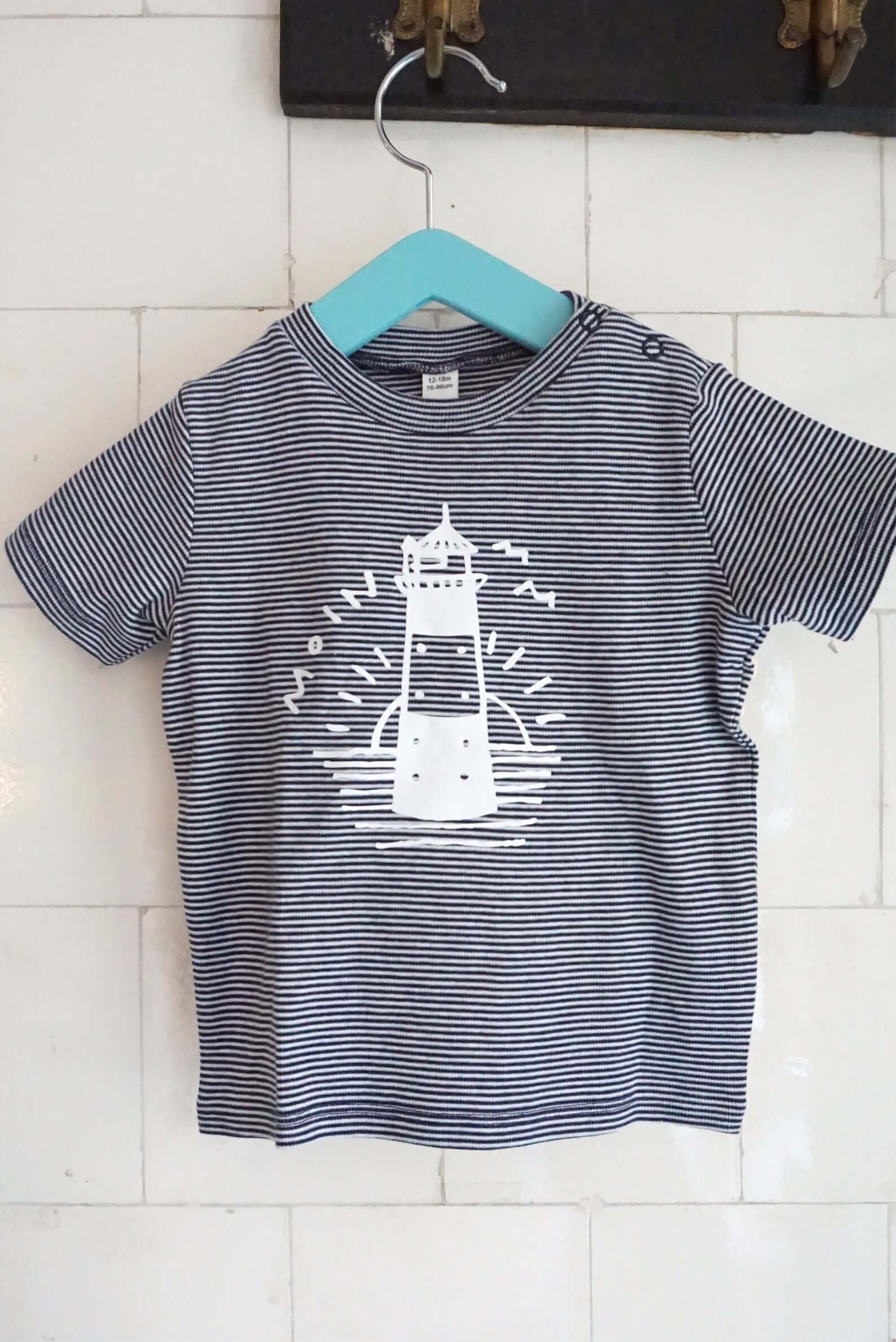 Maritimes Babyshirt "Lüttn Leuchtturm" von Platte Anna