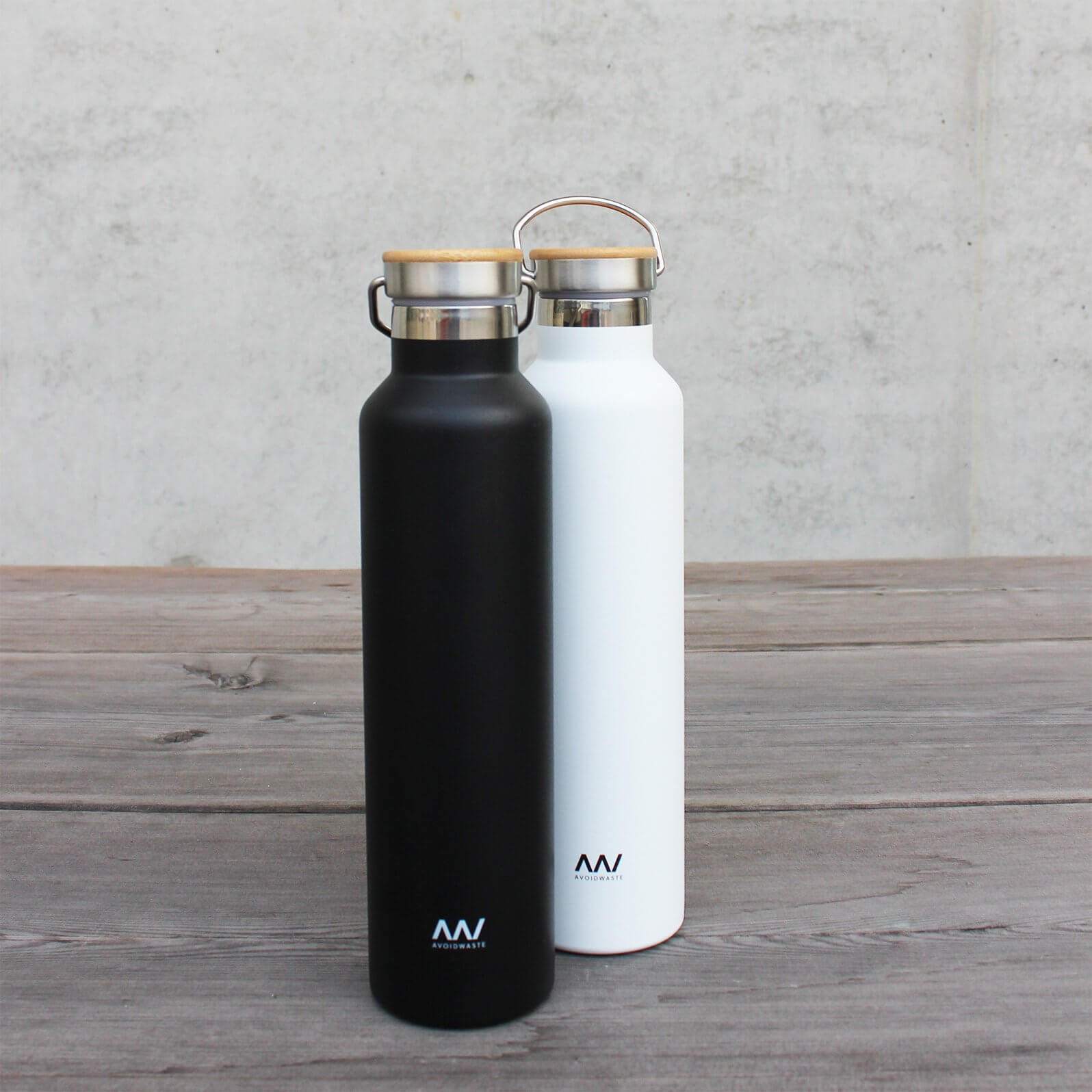 Thermosflasche weiß und schwarz von Avoidwaste
