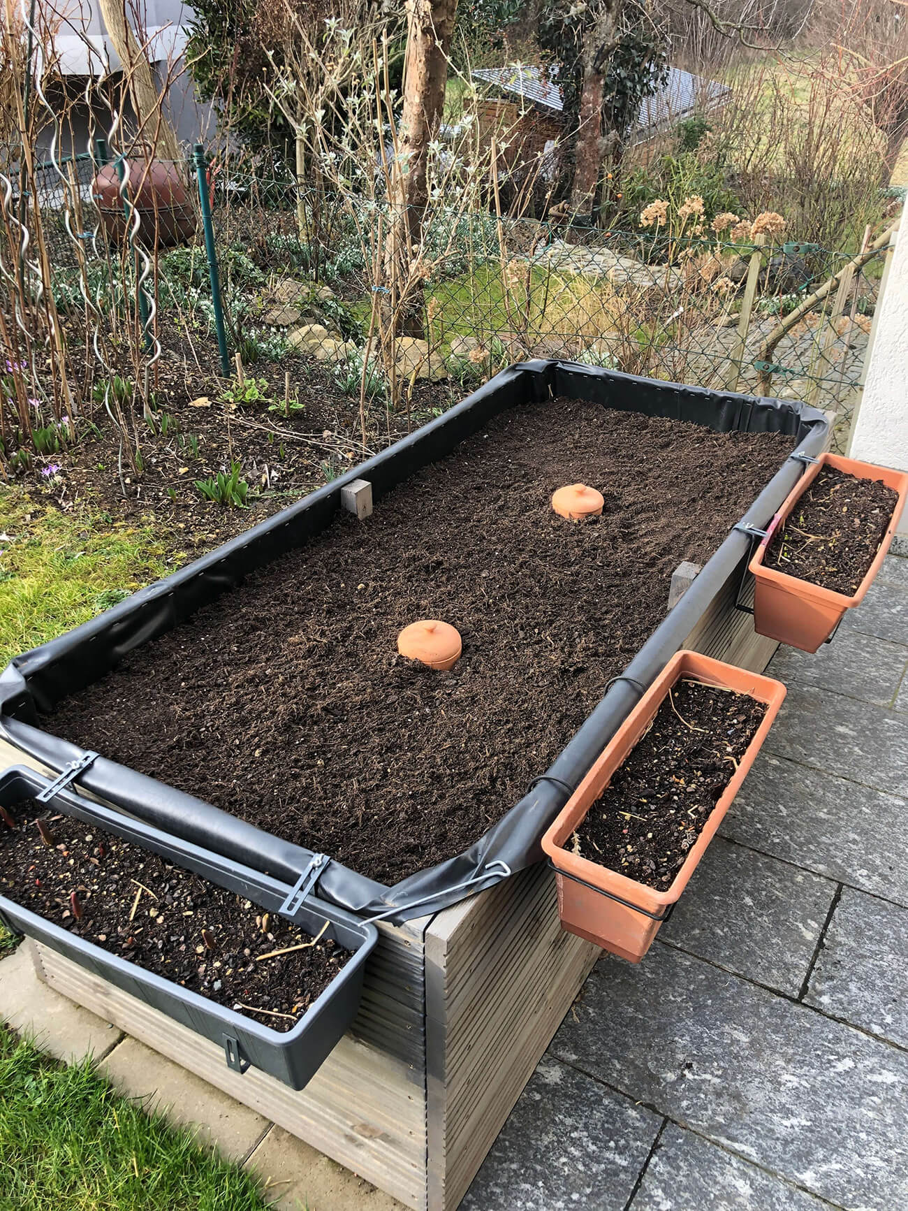 Hochbeet mit eingegrabenen Ollas von Kerstin Eitner