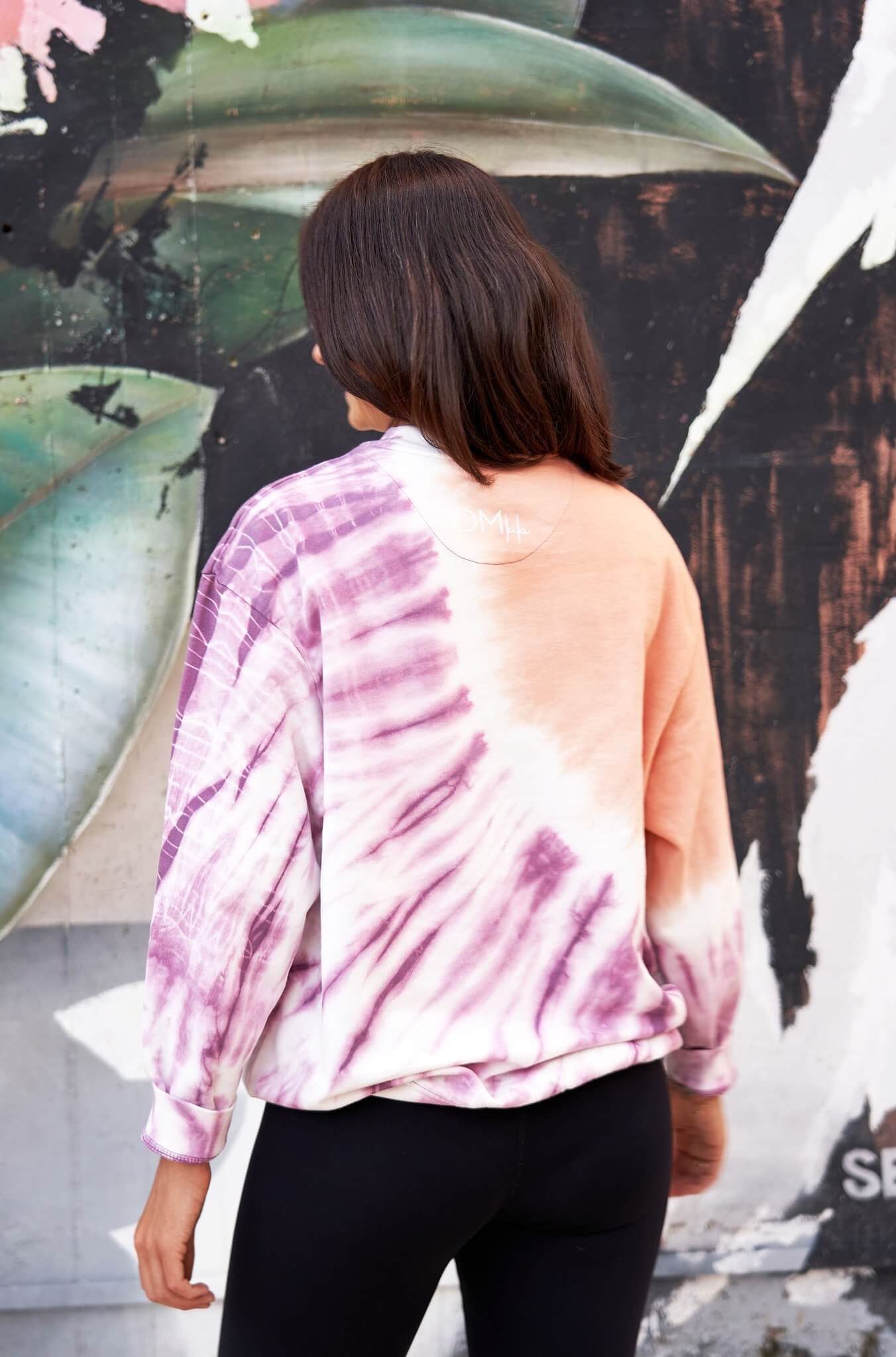 Batik Sweater "be kind monkey mind" von OMlala