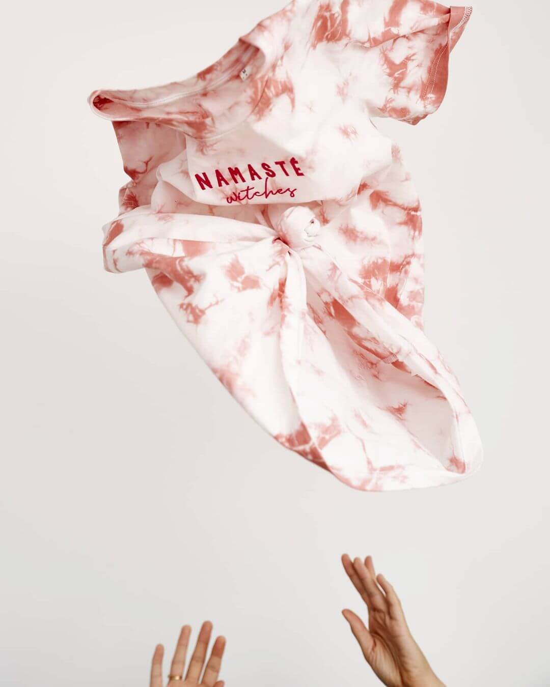 Batik Yoga Shirt "Namaste Witches" von OMlala