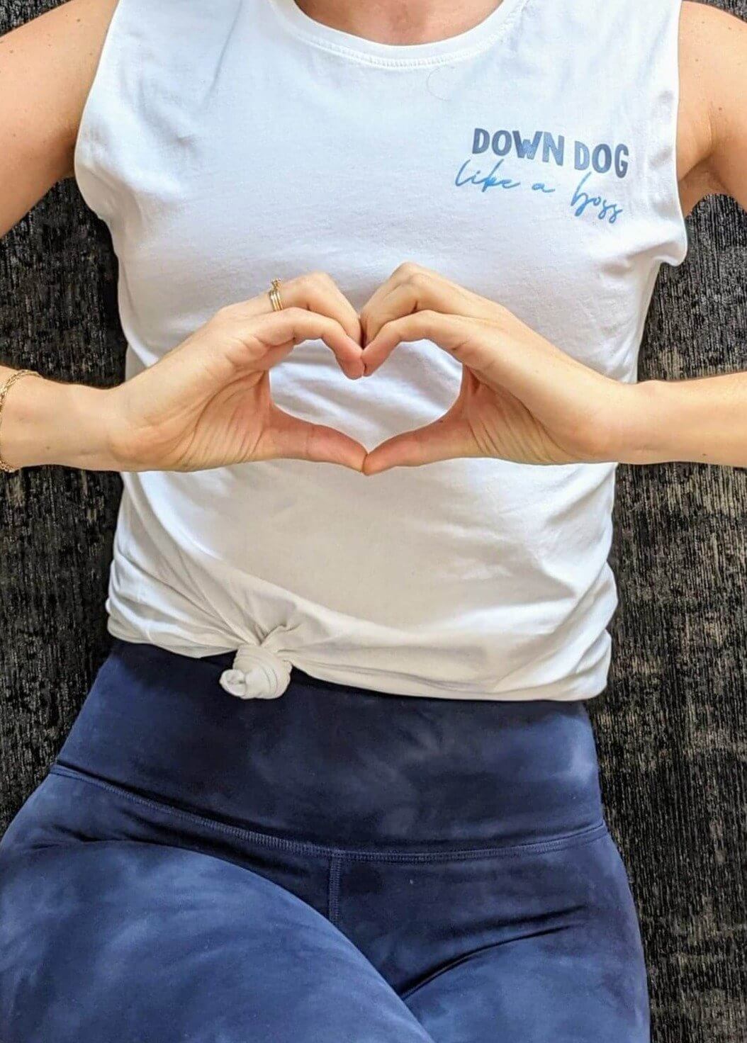 Yoga Shirt "Down dog like a boss" von OMlala