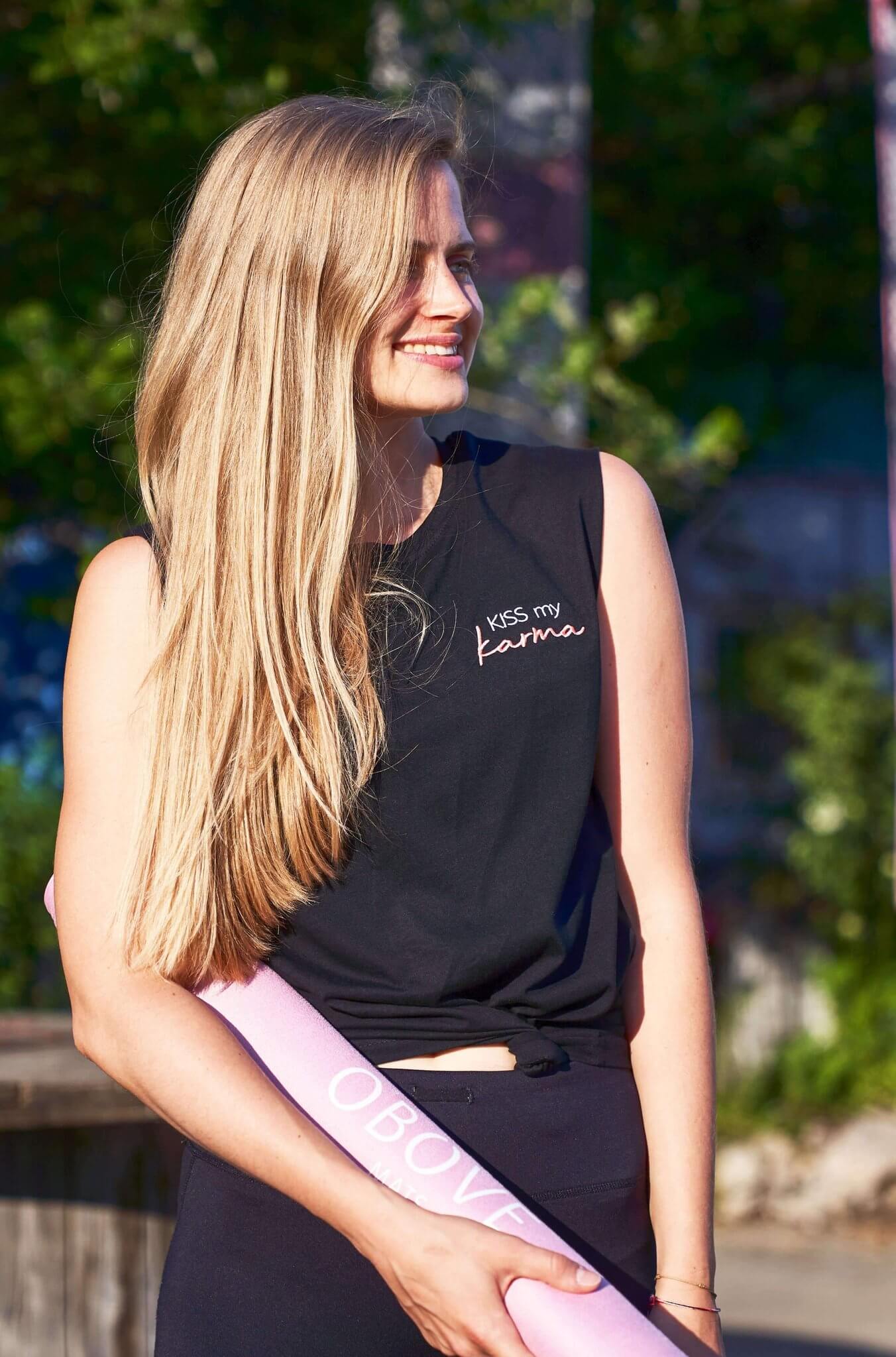 Yoga Shirt "Kiss my karma" von OMlala