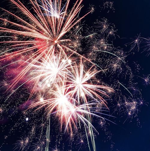 Silvester Feuerwerk © Roven Images on Unsplash