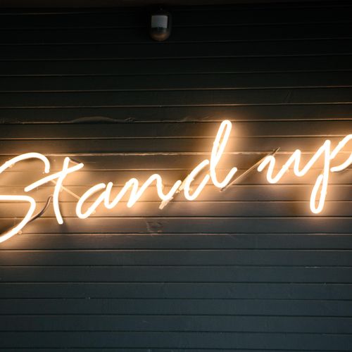 Stand up Schriftzug © Lois Smit on Unsplash