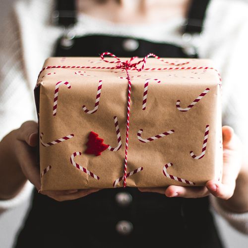Weihnachtspäckchen © Kira auf der Heide on Unsplash